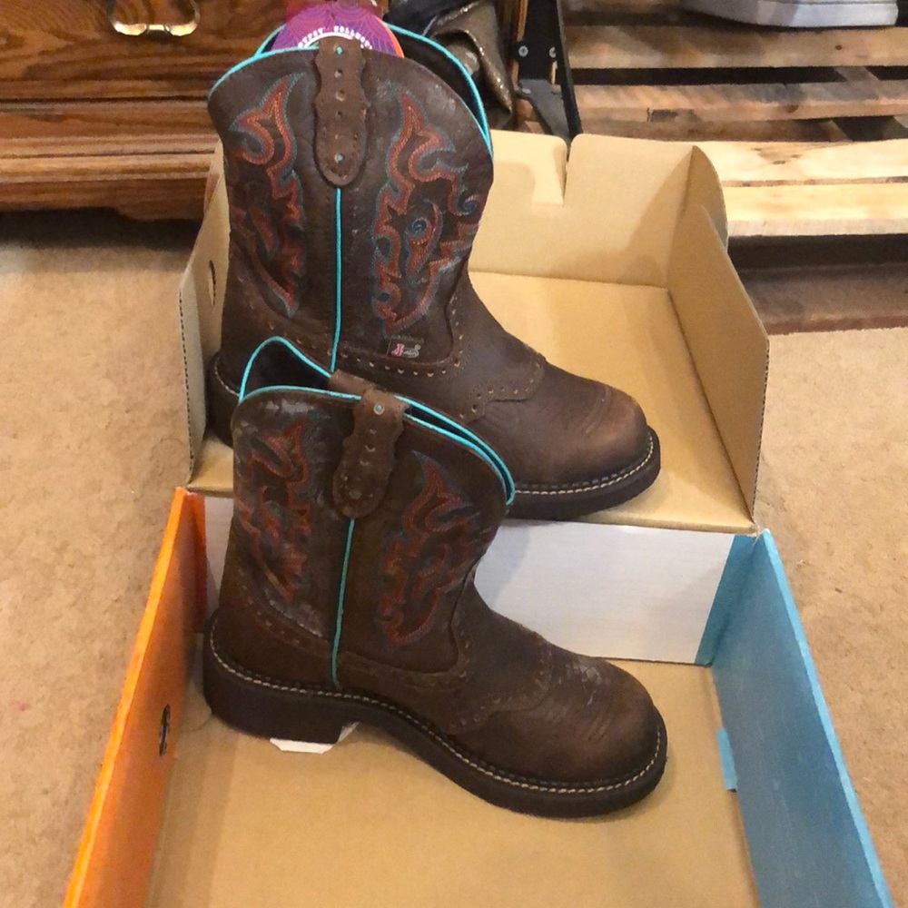 Brand new Justin Gypsy boots